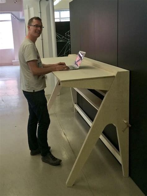 Stand Up Desk Design : DIY Standing Desk : The modular design of ...