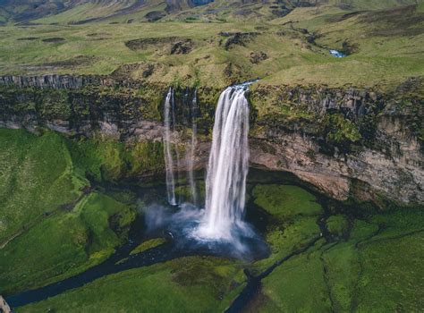 Seljalandsfoss, the only waterfall in Iceland you can walk behind ...