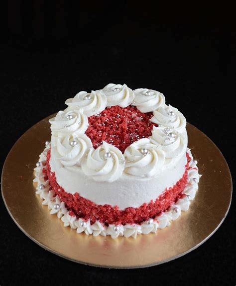 How To Decorate A Red Velvet Cake - Design Corral