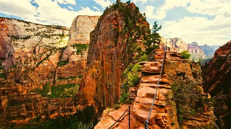 Hiking Angel's Landing: One of the World's Most Dangerous Trails ...