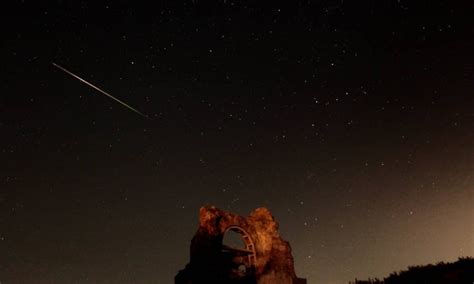 Perseid meteor shower lights up night sky over Britain | Metro News