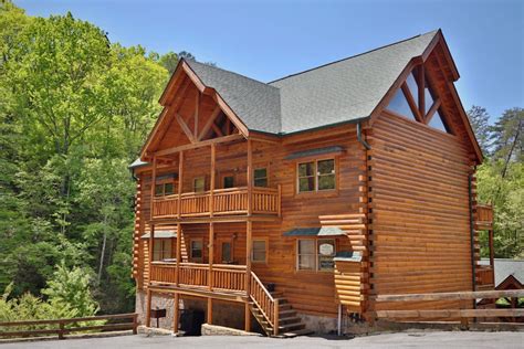 Smoky Mountain Cinema Cabin in Sevierville w/ 6 BR (Sleeps22)