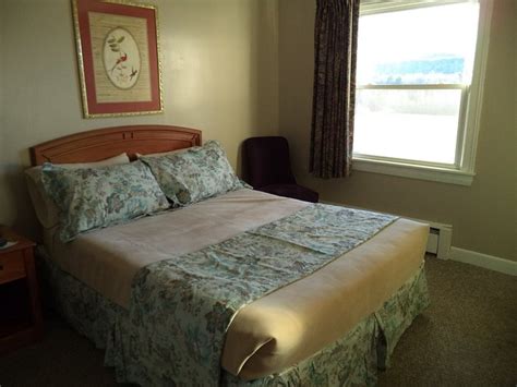 MOUNT BLUE MOTEL - Prices & B&B Reviews (Farmington, Maine)