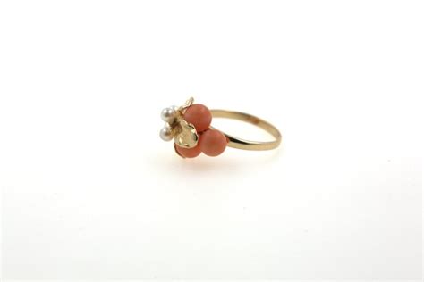 Gold Vintage Ring 585 with pearls and 16 corals - Catawiki