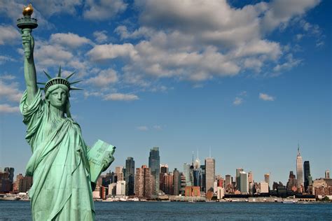 Statue Of Liberty 4k- WallpaperUse