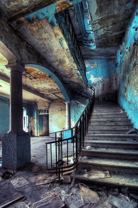 30+ Stunning Urban Decay Photographs