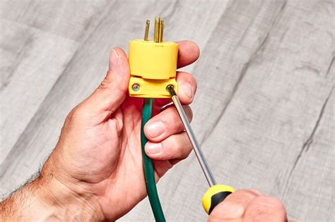 How to Replace an Extension Cord Plug