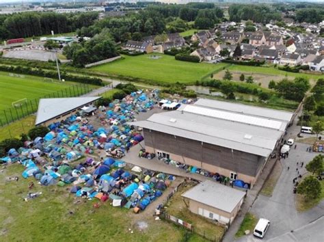 France: Showers and toilets are installed near a migrant camp in Grande ...