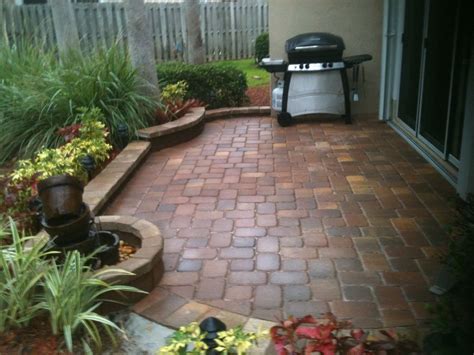 Love the fountain in the corner. | Patio garden design, Patio pavers ...