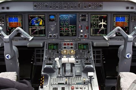 EMBRAER E-175 Specifications, Cabin Dimensions, Performance