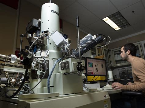 JEOL JSM 7001F/TTLS LV Scanning Electron Microscope | PNNL