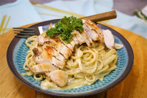 Creamy Linguine Alfredo with Chicken Recipe | Scrappy Geek