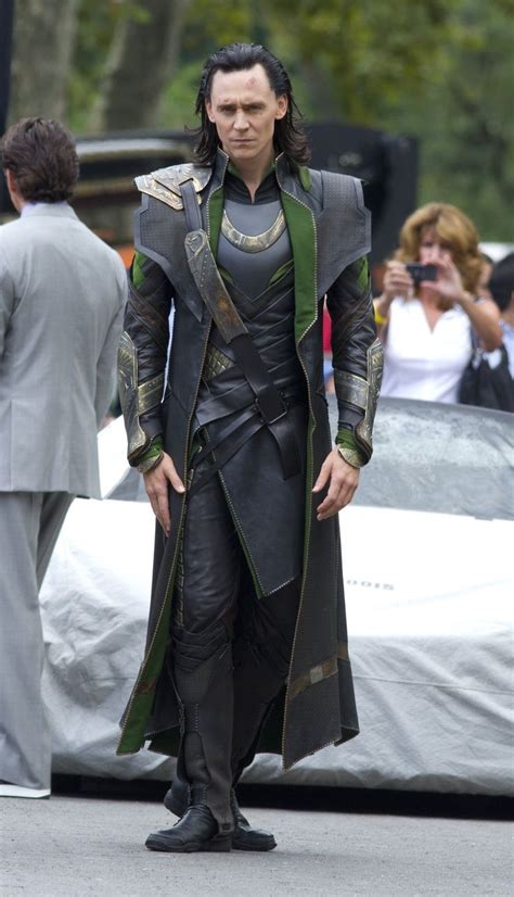 Behind the scenes of the Avengers Loki Thor, Loki Avengers, Loki ...