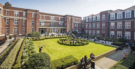 Regent's University London - OYA School