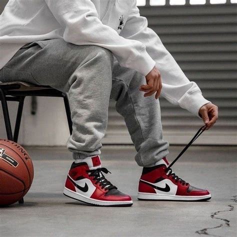 Nike Air Jordan1 Mid Chicago in 2021 | Jordans sneakers outfit ...