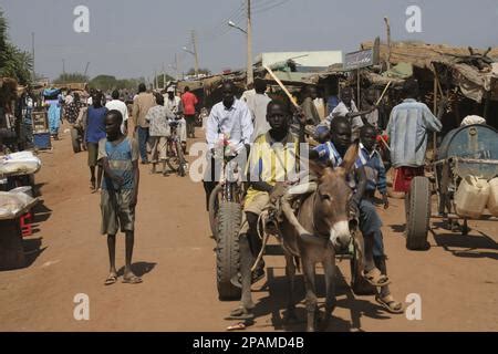 Refugees returning to South Sudan Stock Photo - Alamy