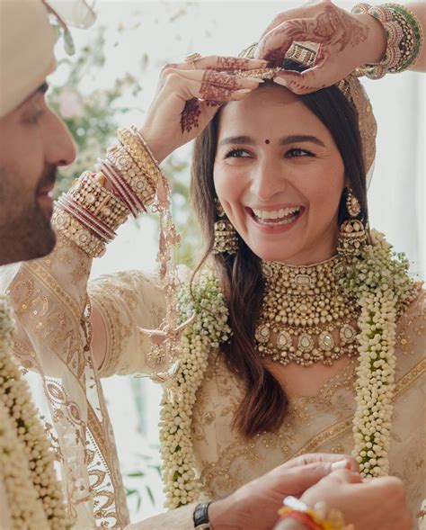 Alia Bhatt wore an elegant Sabyasachi sari for her wedding with Ranbir ...