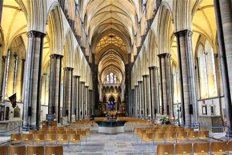 SALISBURY CATHEDRAL: THE DEFINITIVE GUIDE TO VISITING