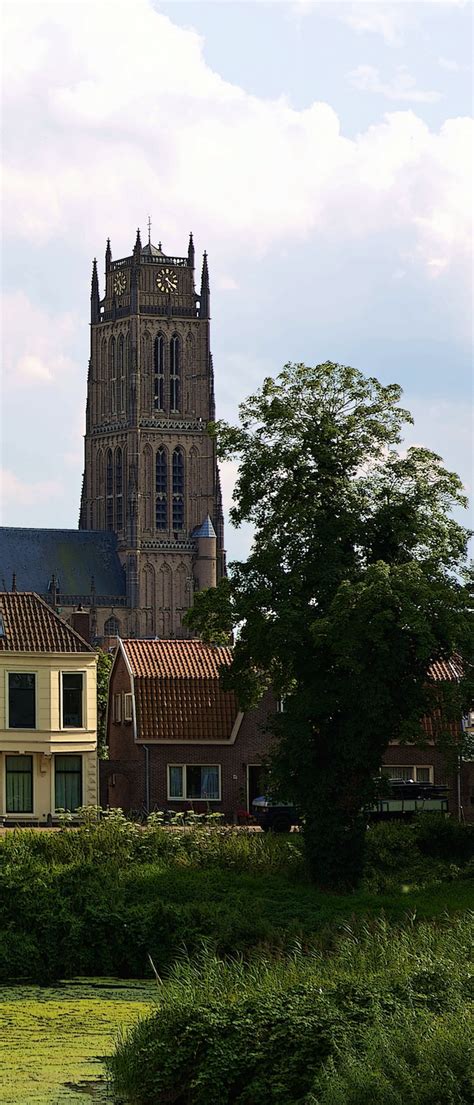 RAILWAY STATION ZALTBOMMEL images4thoughts | Leo de Warem