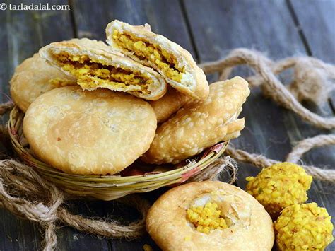 moong dal kachori | Rajasthani moong dal kachori | khasta kachori