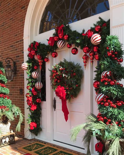 Pin by barbara power on Christmas | Outdoor christmas garland, Front ...