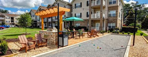 Neighborhood | Explore Nearby Shopping & Dinning | Majestic Oaks Apartments