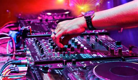 How to Use a DJ Mixer | A Beginner's Guide and Intro to Mixers