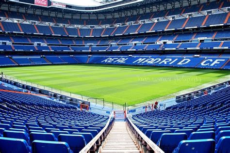 Recorrido turístico de Madrid con visita privada al estadio Santiago ...