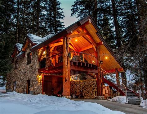 15 Cozy Cabins To Inspire Your US Winter Getaway