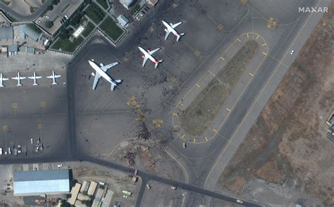 Maxar satellite images show thousands of people at Kabul airport ...