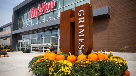 New Hy-Vee in Grimes pioneers new features for Iowa-based grocery chain