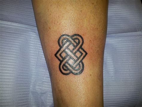 celtic knot tattoo | Celtic knot tattoo, Knot tattoo, Molecule tattoo