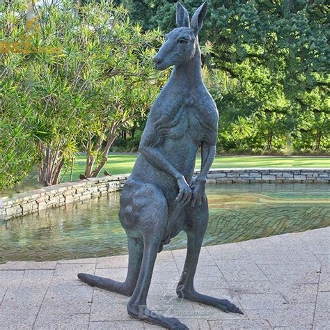 metal kangaroo sculpture | Kangaroo art, Statue, Animal statues