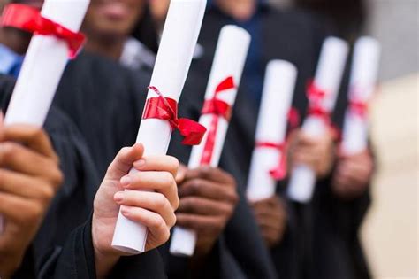 The Difference in College Degrees | Fastweb