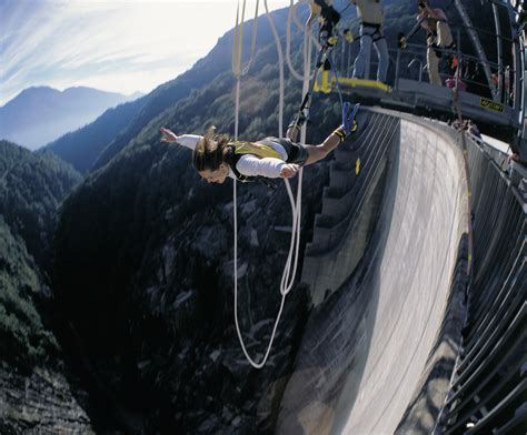 Verzascatal - 007 Golden Eye Bungy Jump | Schweiz Tourismus