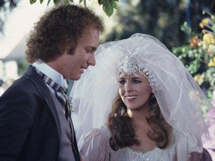 Luke and Laura get married, 1981. | Luke and laura, Hospital tv shows ...