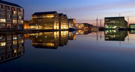 File:Gloucester Docks at Night.jpeg - Wikimedia Commons