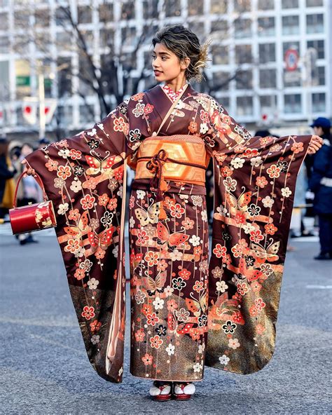 Tokyo Fashion: Traditional Japanese furisode kimono on the streets of ...