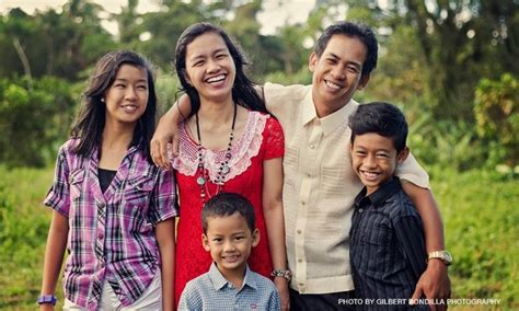 Family Picture Filipino – ChestFamily