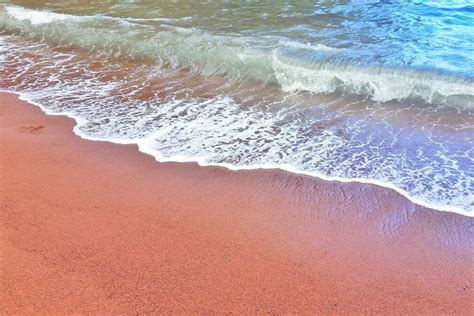 Red sand beach of Maui is Kaihalulu Beach 🌴 Danger?! Is it a dangerous ...