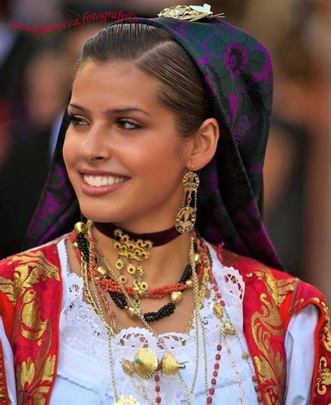 Pin by maria cristina motzo on Costumi della Sardegna.Traditional ...