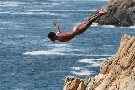 2-hour Iconic High Cliff Divers Shows in Acapulco 2024