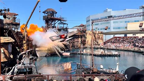 Water World Stunt show - Universal Studios Hollywood - YouTube