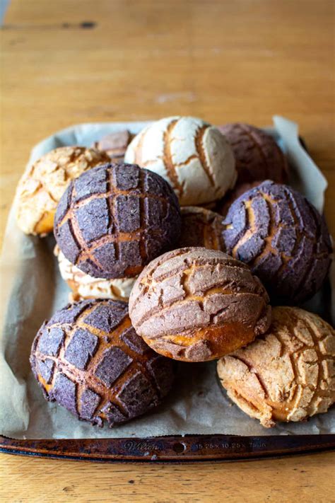 Dairy-Free Concha Recipe {Mexican Pan Dulce} - ¡HOLA! JALAPEÑO