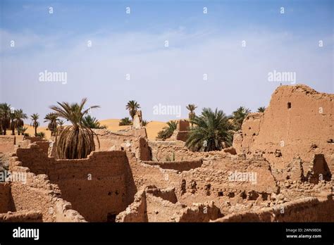 Timimoun Kssar in the Algerian desert Sahara Stock Photo - Alamy