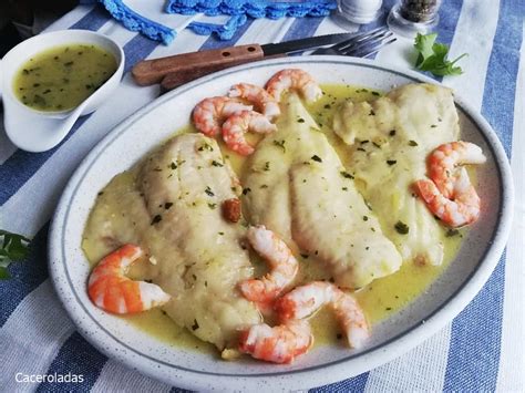 Receta de merluza en salsa verde con gambas | Caceroladas