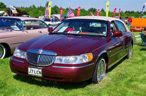 2000 Lincoln Town Car - Cartier Gold Special Edition (4.6 … | Flickr