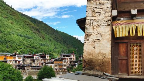 Unique culture, tourism revive Tibetan village in Sichuan