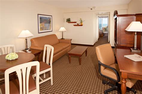 Cocoa Beach Resort Rooms & Suites | International Palms Resort | Cocoa ...