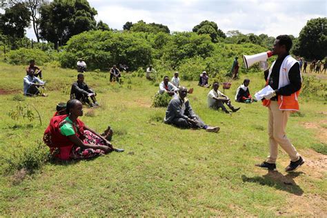 Humanitarian Workers roles in global crisis | World Humanitarian Day ...